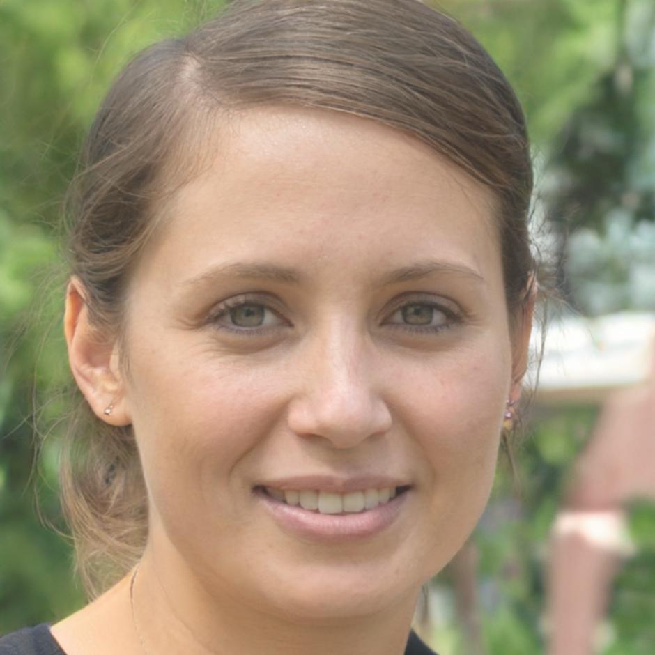 Carmen Ruiz, Consultora Independiente